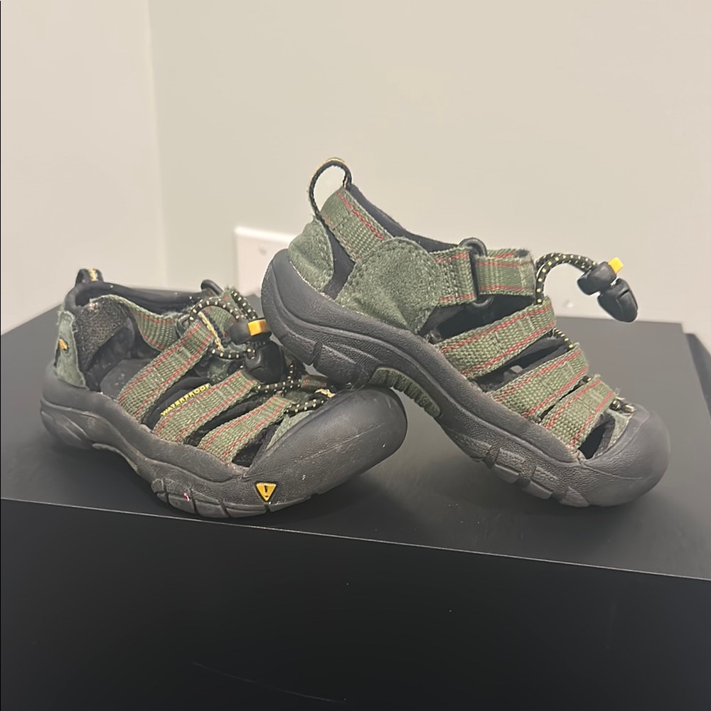 Keen Green and Black Outdoor Sandals with Toe Protection